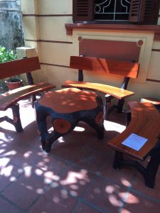 bộ bàn ghế đá giả gỗ mlg32