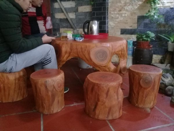 bàn ghế xi măng giả gỗ lũa
