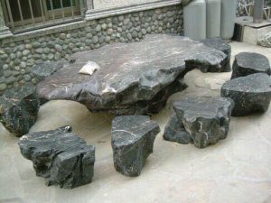 bàn ghế đá mồ côi